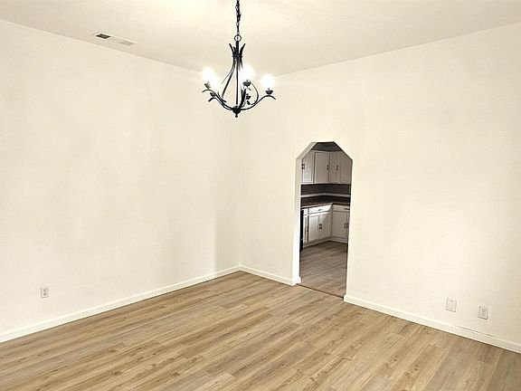 4th image of 605 Presidio St