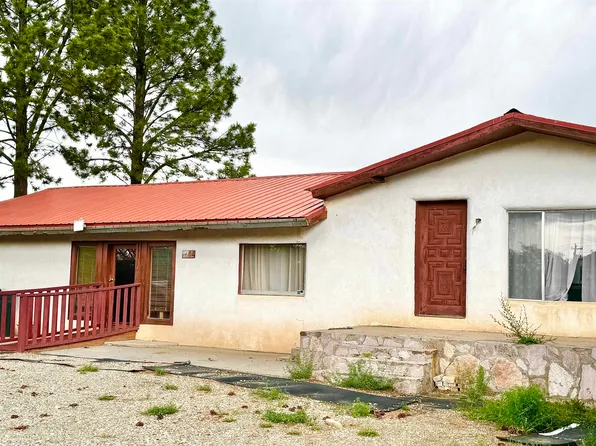 4 Coca Rd, Ranchos De Taos, NM 87557