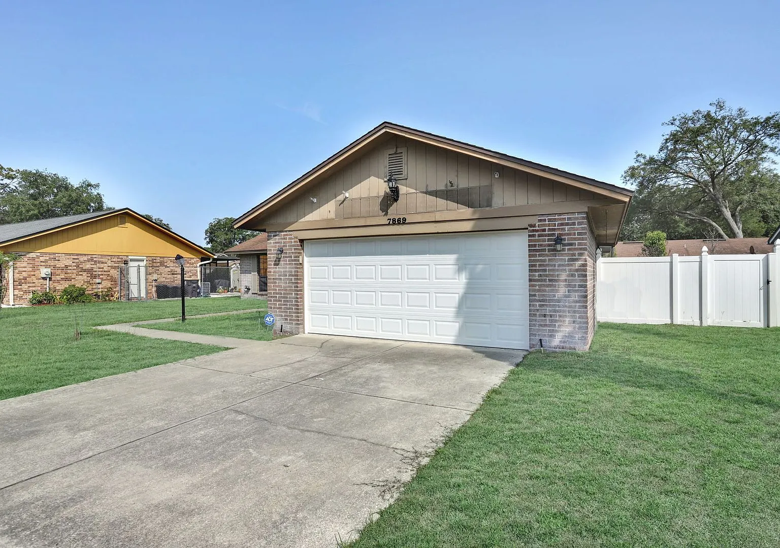 3 bedroom/ 2 bathroom home on the Westside! — Photo 2