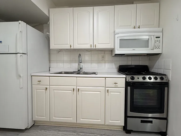 105A Gough Ave #LOWER — Photo 5