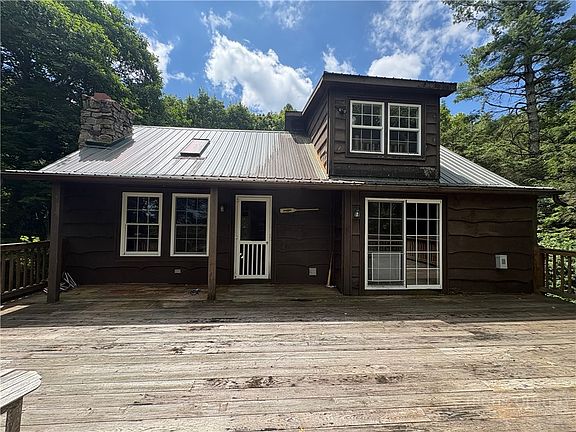 4th image of 370 Parkway Forest Drive
