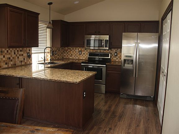 3rd image of 824 Brierwood Ln