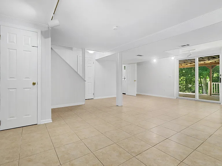 182 Weaver St — Photo 26