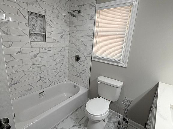 4th image of 1610 Carpenter Street