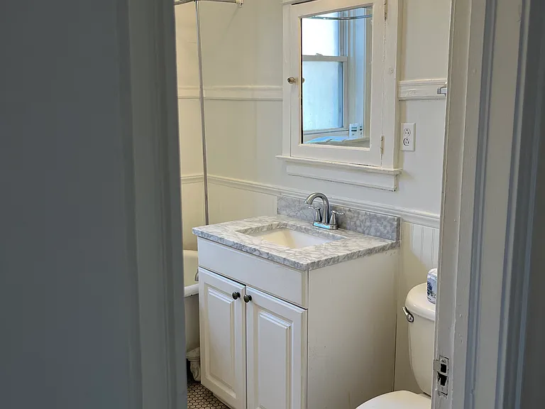 914 W Belle Plaine Ave — Photo 7