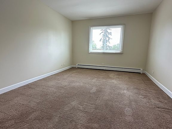 3rd image of 930 Westmoreland Dr APT 21