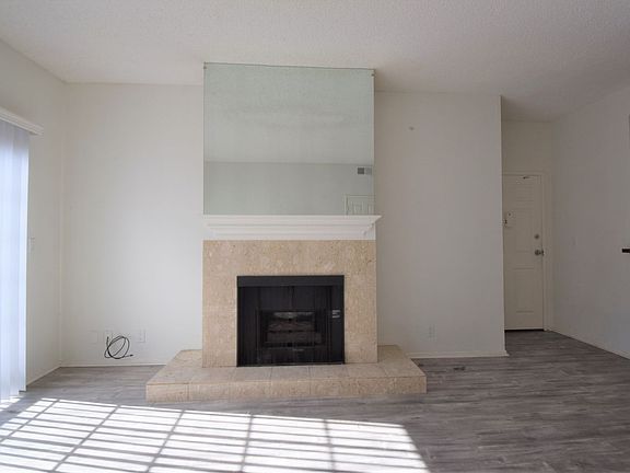 5th image of 11594 Moorpark St APT 205