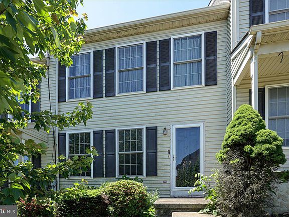 2nd image of 2412 Rob Dr