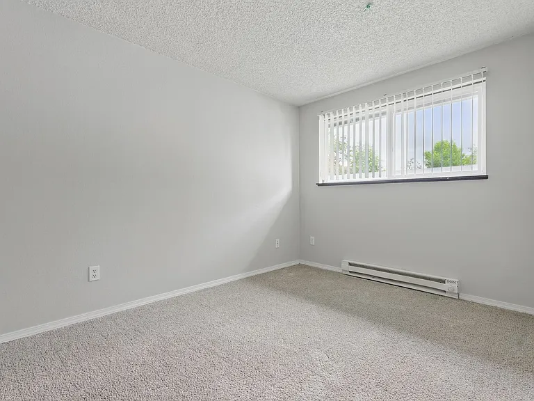 Comfort & Convenience in the Heart of Lents! — Photo 9