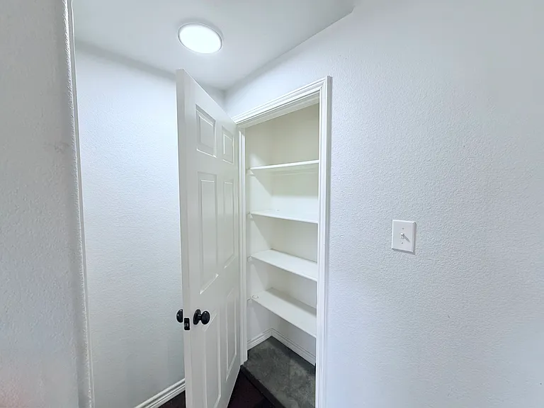 5727 Mountain Hollow Dr — Photo 16