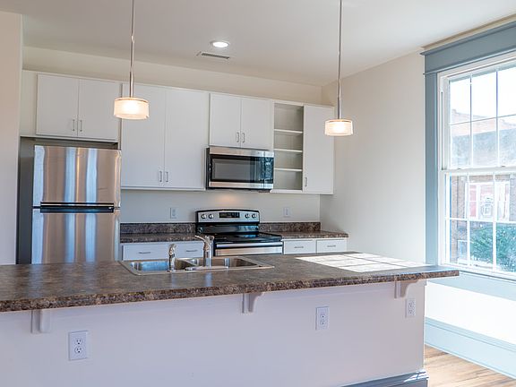 5th image of 204 Jefferson Ave N #B