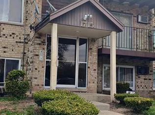 1715 W Chariot Ct #1A, Mount Prospect, IL 60056