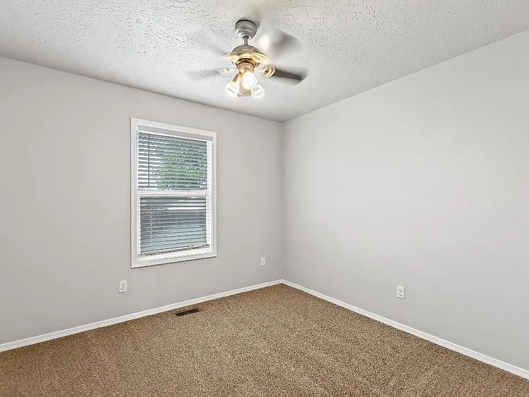 525 Ohio Ct — Photo 6