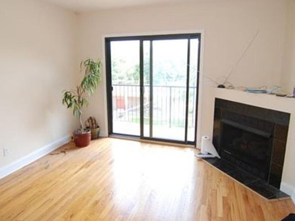 3rd image of 1711 W Jarvis Ave APT 103
