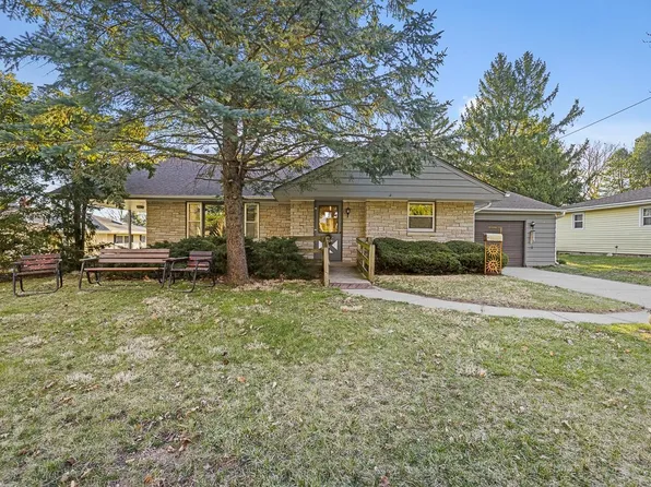 1112 Jackson St, Pecatonica, IL 61063