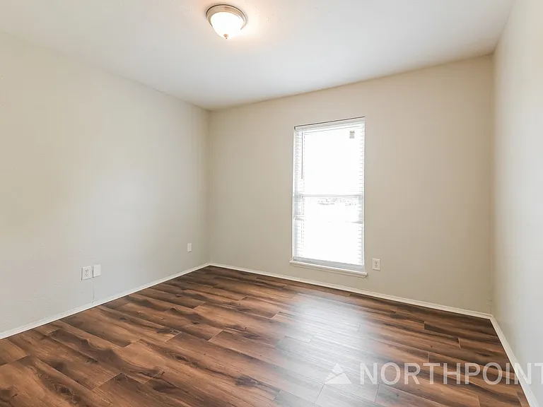 3464 Livingston Ln — Photo 12