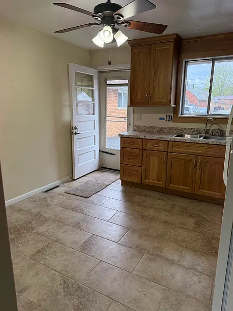 2 bed, 800 sqft, $825 — Photo 2