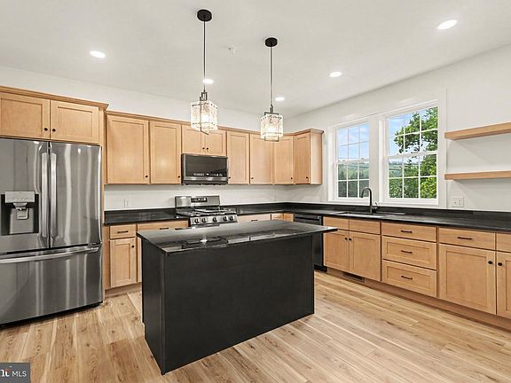 3rd image of 1152 Oyster Mill Rd #C