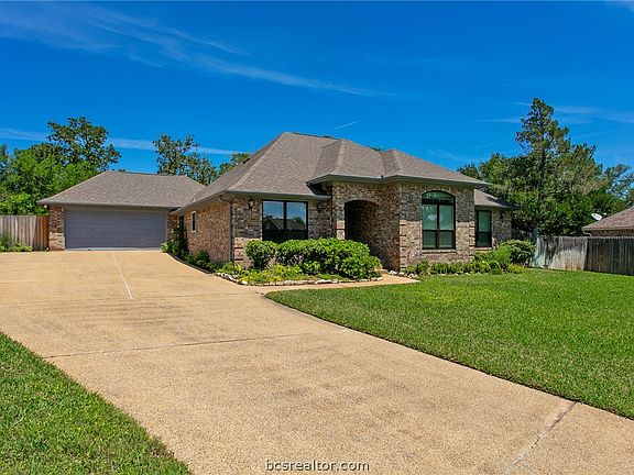 2nd image of 4603 Colonial Cir