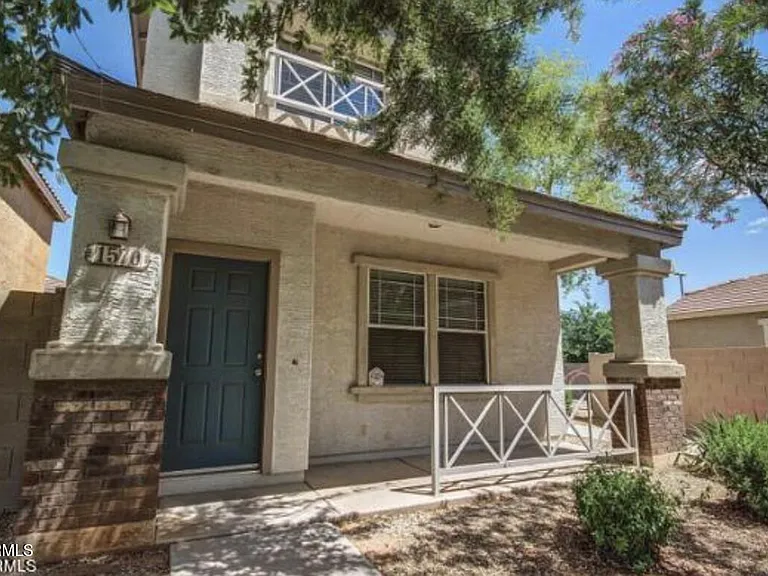1570 S Owl Dr — Photo 2