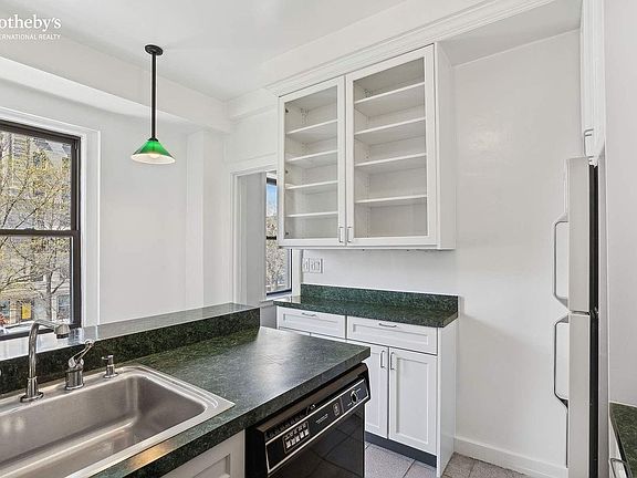 3rd image of 215 W 92nd St APT 3C