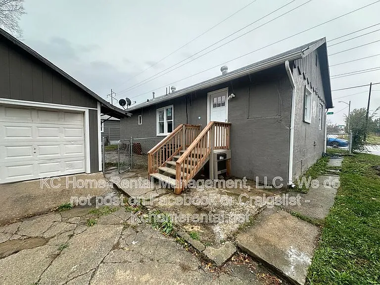 1200 E 23rd St S — Photo 32