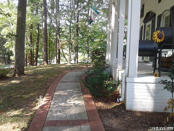 3rd image of 1120 Valley Rd