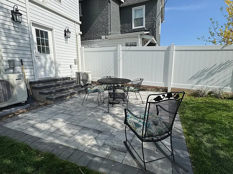112 Wolfe St — Photo 32