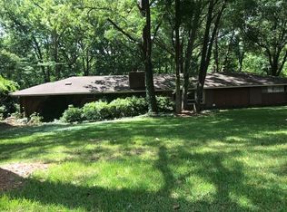 2555 Eastover Dr, Jackson, MS 39211