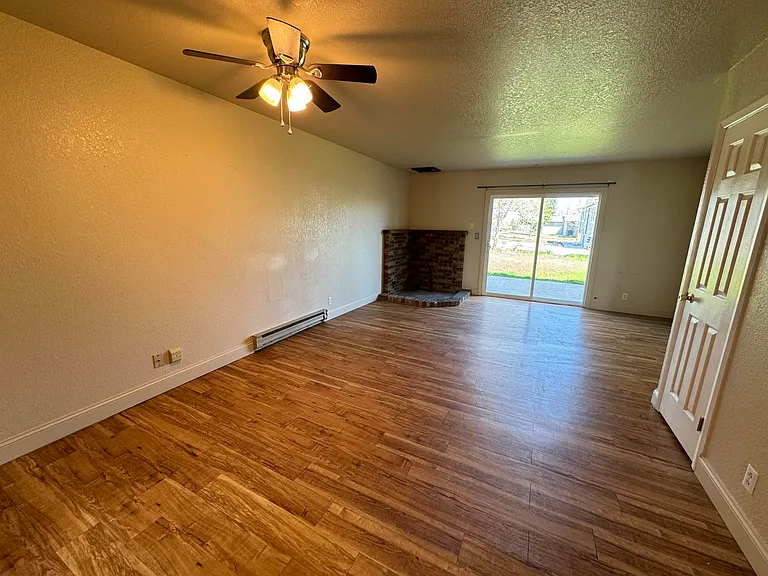405 Roxy Ln #1 — Photo 5