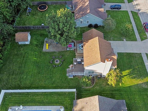 2nd image of 10300 Creekview Rd