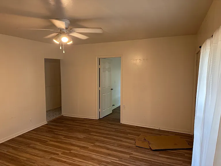 404 E Oak St — Photo 25