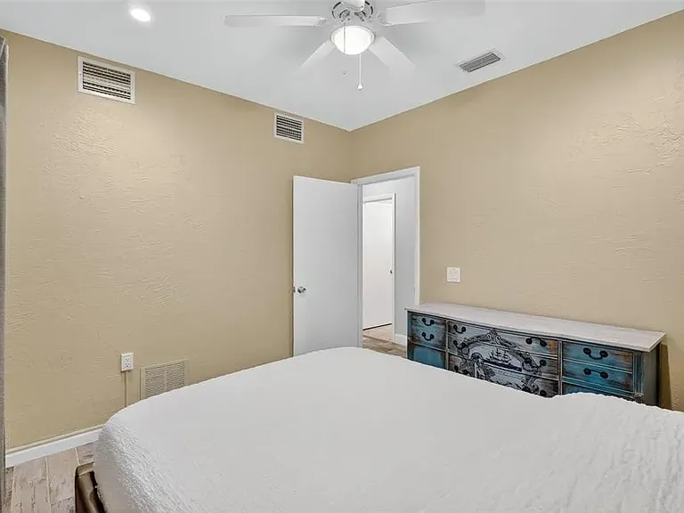 1886 Southpointe Dr — Photo 13