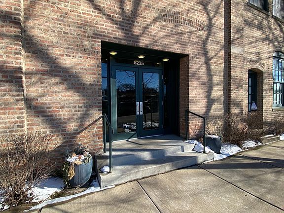 2nd image of 5235 N Ravenswood Ave APT 16