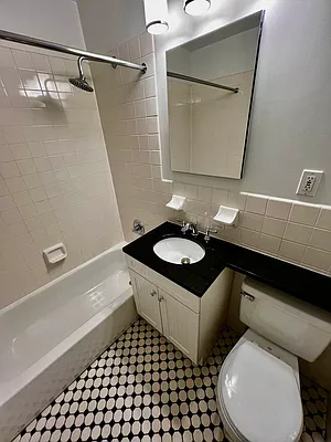 Rented by Salon Realty Corp | media 18