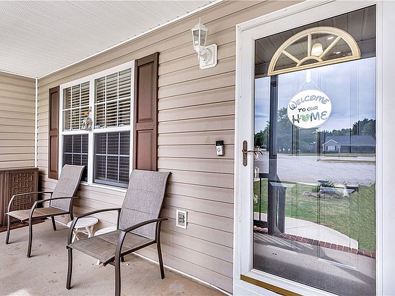 2nd image of 632 Hunters Ln