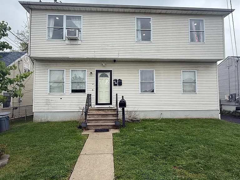 17 Spruce St #2 — Photo 1