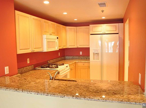 4th image of 408 Stockton Ct #408
