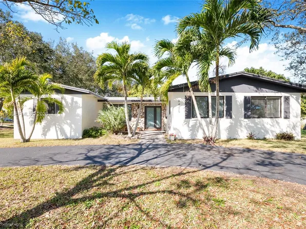 8425 SW 174th St, Palmetto Bay, FL 33157