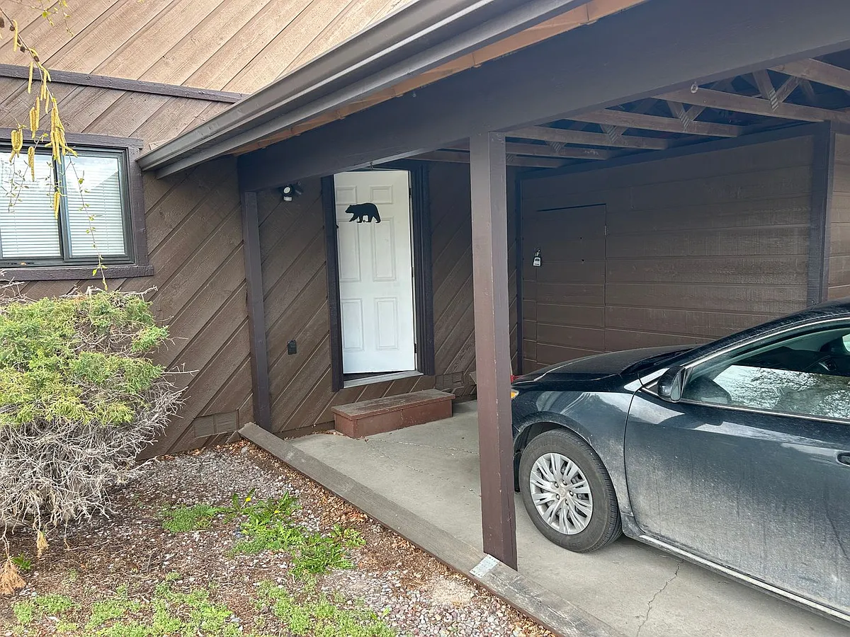 Building Photo - 137 Hawthorn Ave #A