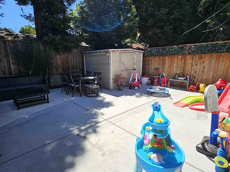 933 Live Oak Dr — Photo 10