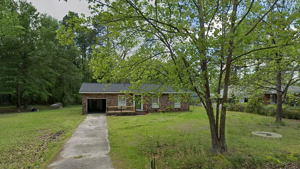 3 bed, 1025 sqft, $900 — Photo 1