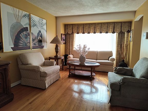 2nd image of 10153 S Saint Lawrence Ave