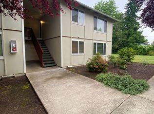 245 Gateway Blvd APT B, Cottage Grove, OR 97424