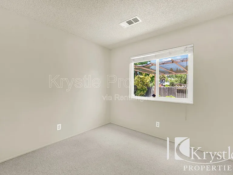 115 Daffodil Cir — Photo 15