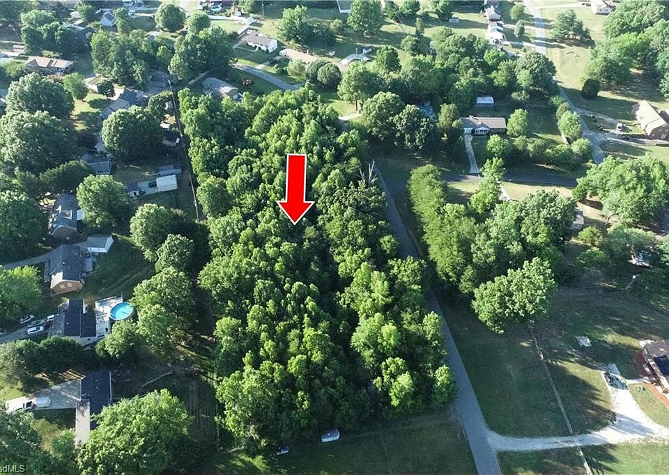 2nd image of 5231 Ashworth Rd