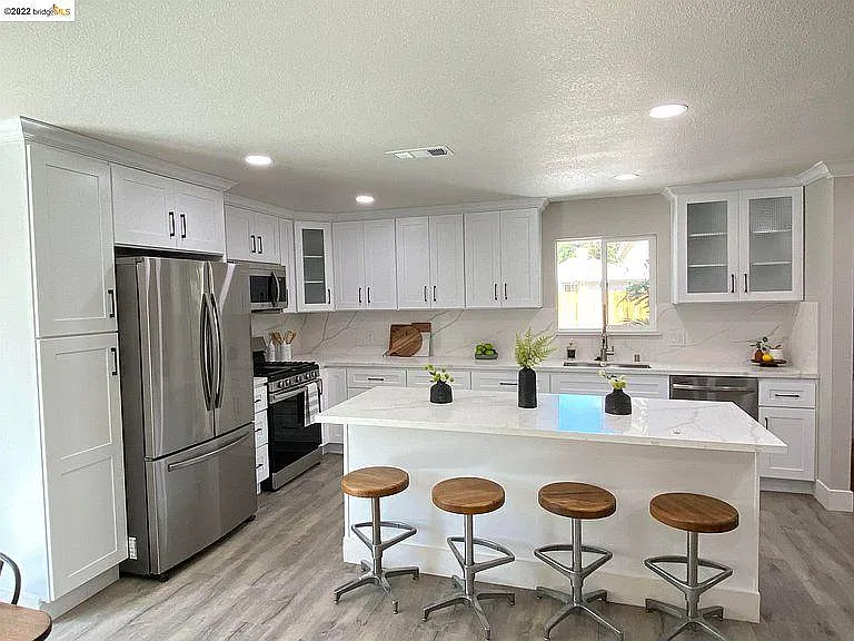 155 Taylor Blvd — Photo 6
