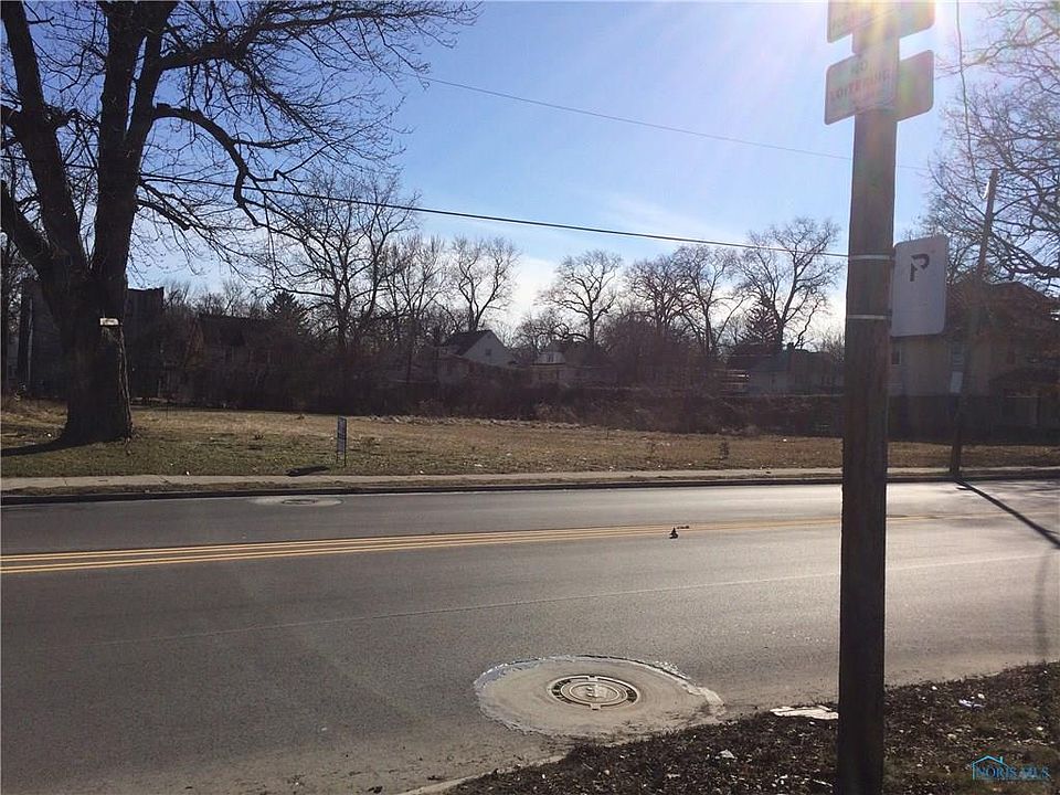 2nd image of 4 Hyde Pl