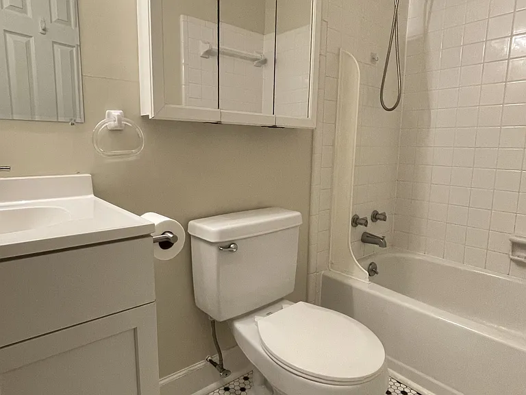 Full Bathroom 1, Ensuite for Bedroom One