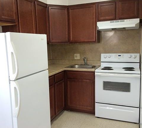 5th image of 13651 Philmont Ave